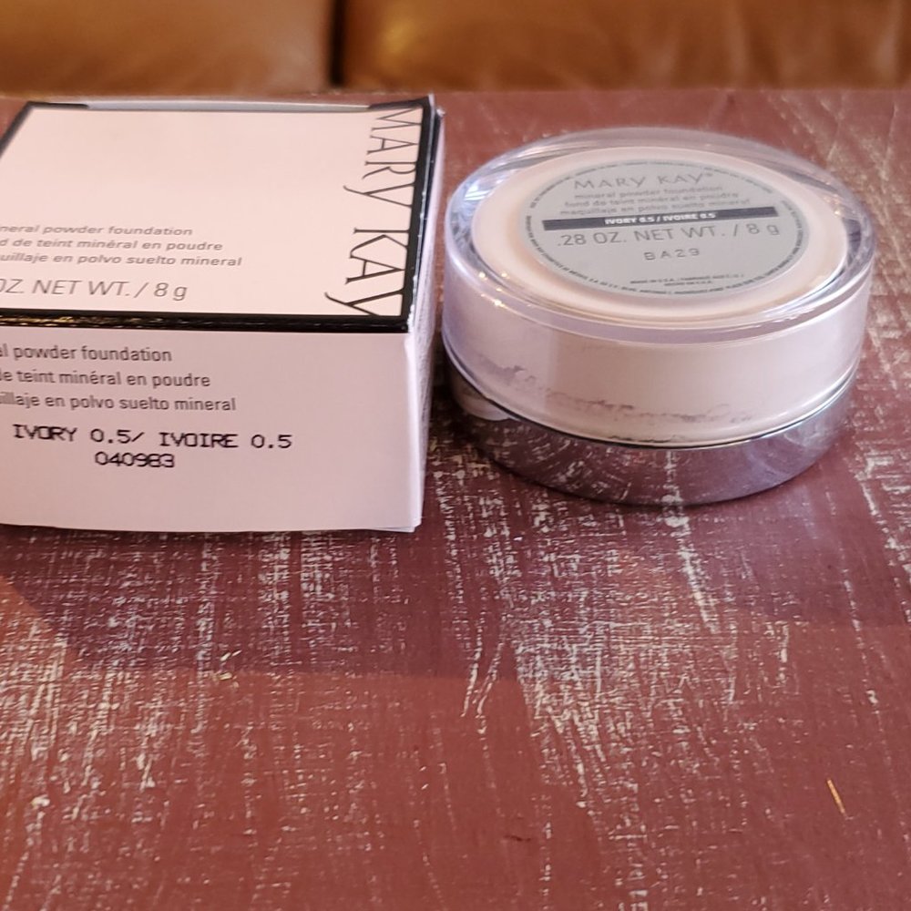 Ivory 0.5 Mary Kay Mineral Powder Foundation - Picture 11 of 11